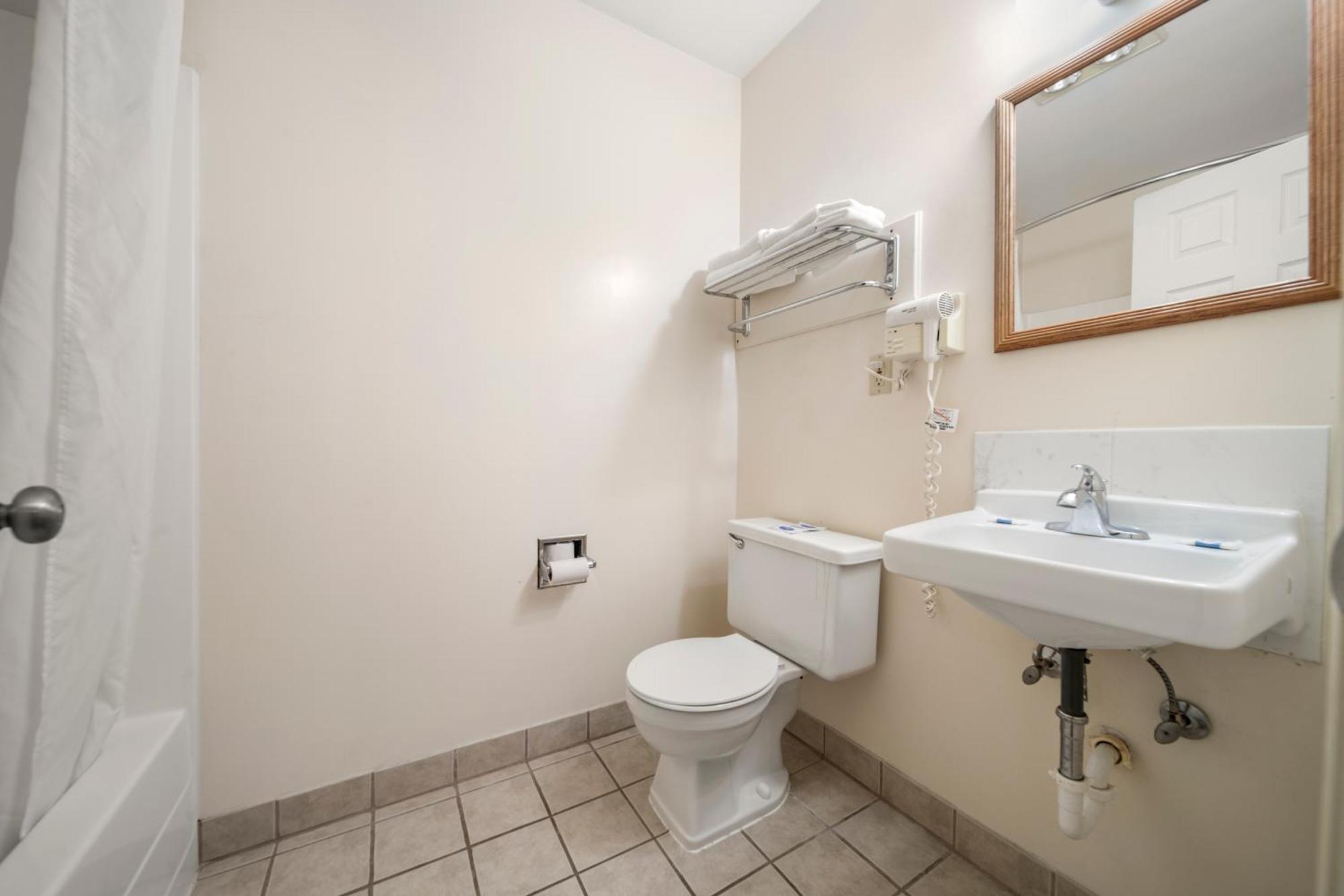 Thumb Heritage Inn Sandusky Habitación foto
